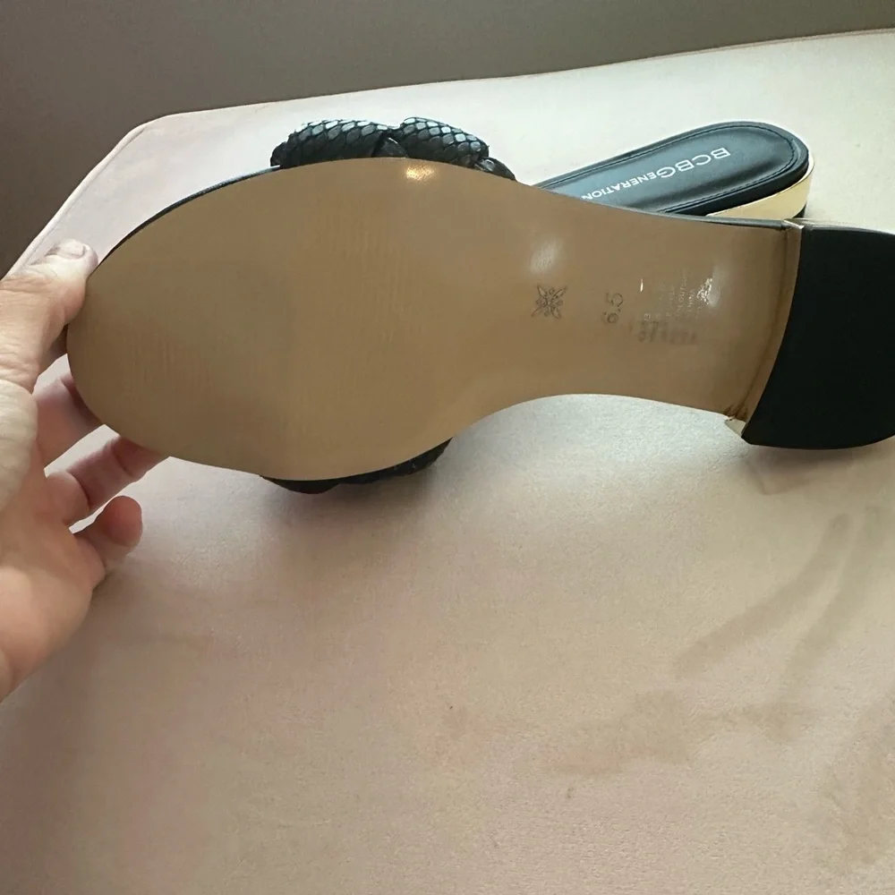 BCBGeneration Women's Deelo Flat - Picture 4 of 7